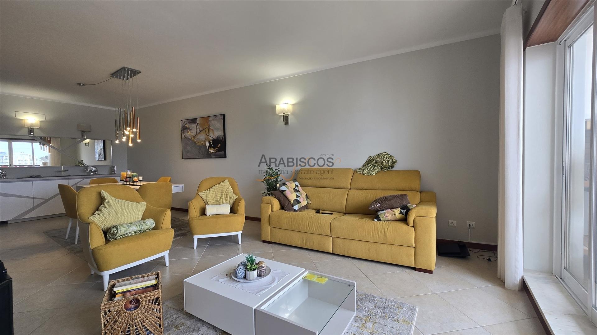 T3 - Boas Áreas - Garagem - Zona: Vila Rosa - Portimão - Algarve