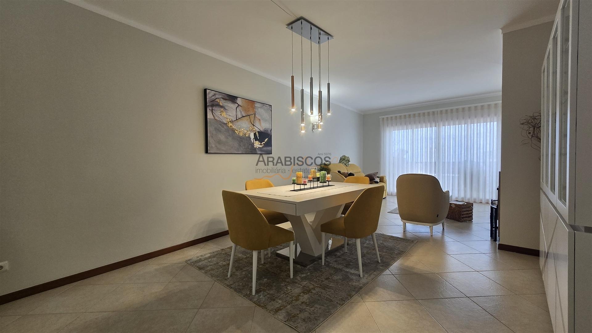 T3 - Boas Áreas - Garagem - Zona: Vila Rosa - Portimão - Algarve