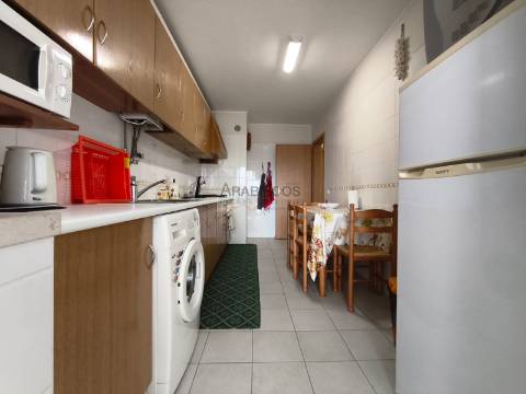 Apartamento T3 - Lugar de Garagem - Varanda - Encosta da Marina - Portimão - Algarve