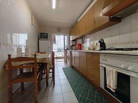 Apartamento T3 - Lugar de Garagem - Varanda - Encosta da Marina - Portimão - Algarve