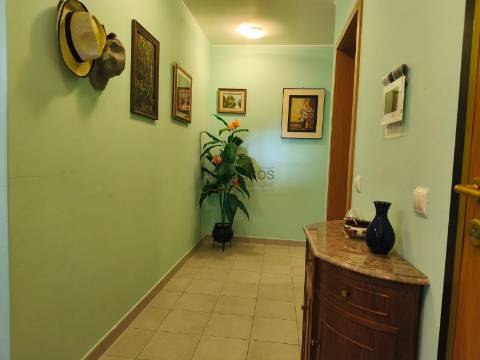 Apartamento T3 - Lugar de Garagem - Varanda - Encosta da Marina - Portimão - Algarve