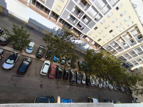 Apartamento T3 - Lugar de Garagem - Varanda - Encosta da Marina - Portimão - Algarve