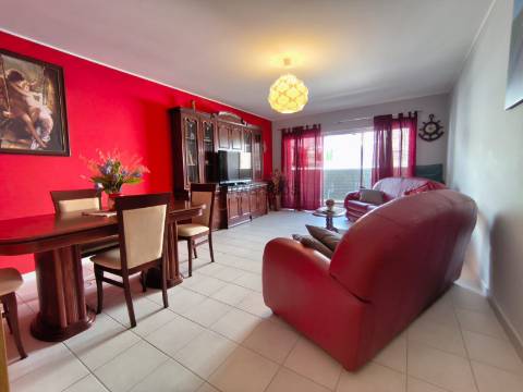 Apartamento T3 - Lugar de Garagem - Varanda - Encosta da Marina - Portimão - Algarve