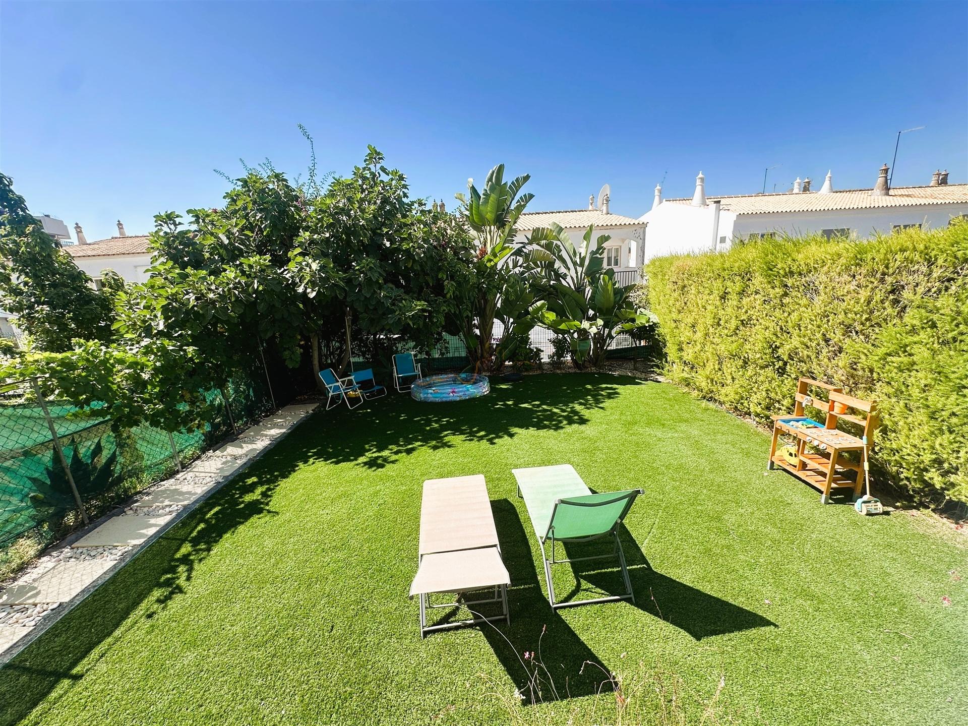 Arrendamento anual - Apartamento T2 - Jardim privado - Estacionamento privativo - Alvor Férias