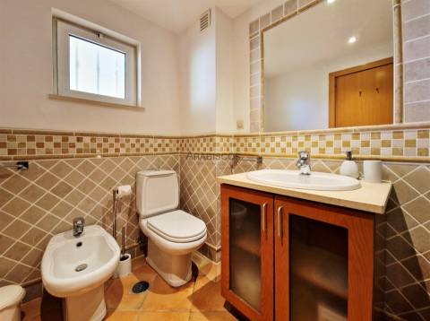 Arrendamento Anual - Apartamento T1 - Condominio fechado - Varanda - Piscina - Alvor