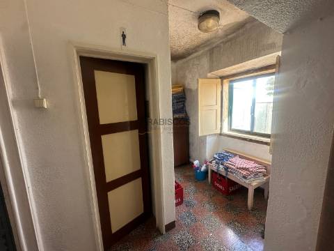 Prédio - Habitação - Comércio - Duas Entradas - Esplanada - Vista Mar - Monchique