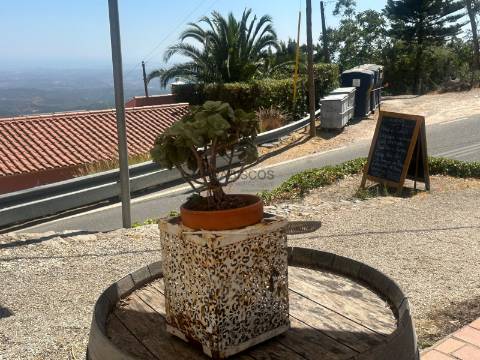 Prédio - Habitação - Comércio - Duas Entradas - Esplanada - Vista Mar - Monchique