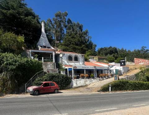 Prédio - Habitação - Comércio - Duas Entradas - Esplanada - Vista Mar - Monchique