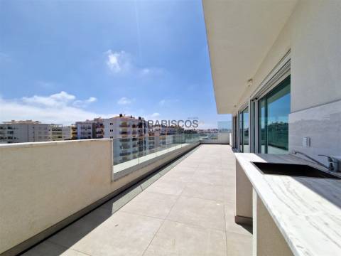 Penthouse T3 - Terraço com 131 m2 - Piscina Privativa - Ar condicionado - Piso Radiante - Portimão