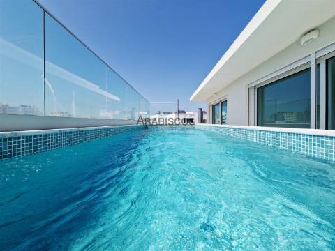 Penthouse T3 - Terraço com 131 m2 - Piscina Privativa - Ar condicionado - Piso Radiante - Portimão