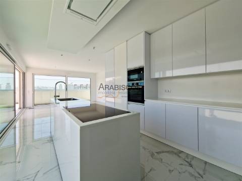 Penthouse T3 - Terraço com 131 m2 - Piscina Privativa - Ar condicionado - Piso Radiante - Portimão