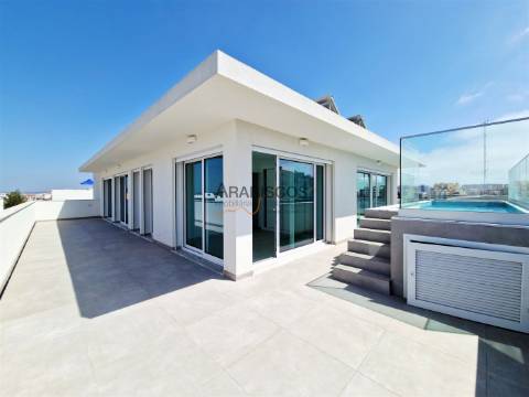 Penthouse T3 - Terraço com 131 m2 - Piscina Privativa - Ar condicionado - Piso Radiante - Portimão