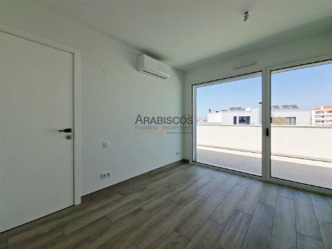 Penthouse T3 - Terraço com 131 m2 - Piscina Privativa - Ar condicionado - Piso Radiante - Portimão