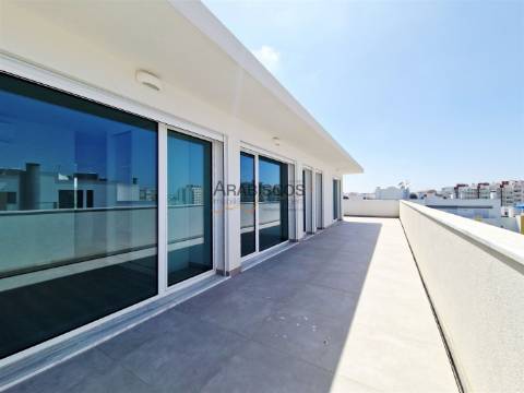 Penthouse T3 - Terraço com 131 m2 - Piscina Privativa - Ar condicionado - Piso Radiante - Portimão