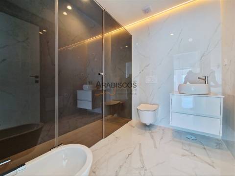 Penthouse T3 - Terraço com 131 m2 - Piscina Privativa - Ar condicionado - Piso Radiante - Portimão