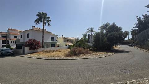 Lote de Terreno - Com Projeto para Moradia Unifamiliar - Perto da Praia do Vau - Portimão - Algarve