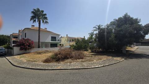 Lote de Terreno - Com Projeto para Moradia Unifamiliar - Perto da Praia do Vau - Portimão - Algarve
