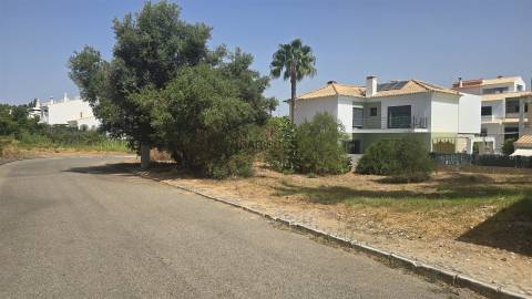 Lote de Terreno - Com Projeto para Moradia Unifamiliar - Perto da Praia do Vau - Portimão - Algarve