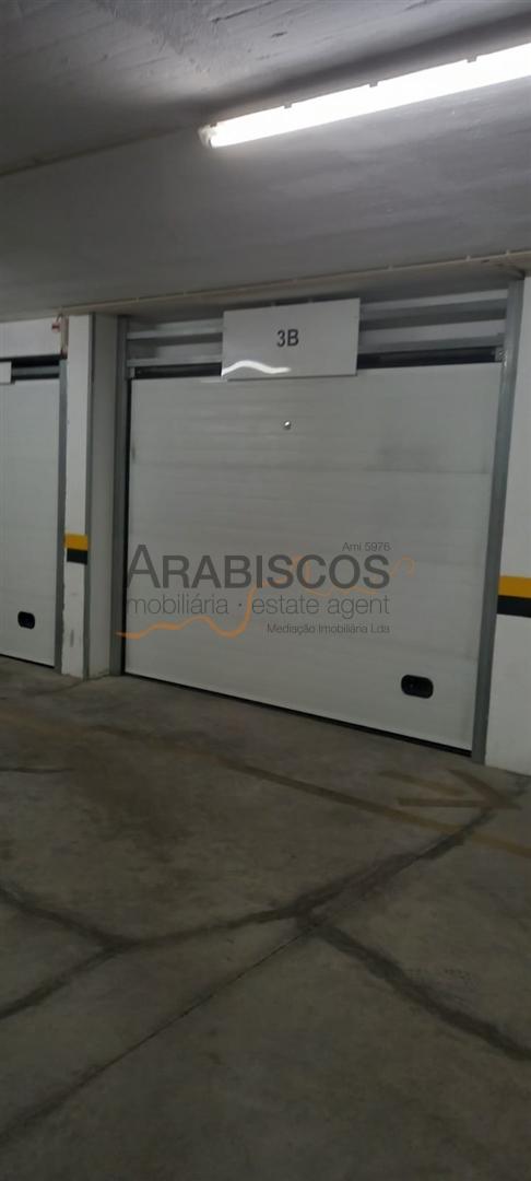 Apartamento T2 - 2 Suites - Garagem Box - Varandas - Portimão