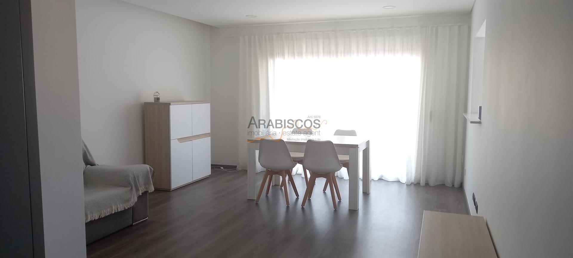 Apartamento T2 - 2 Suites - Garagem Box - Varandas - Portimão