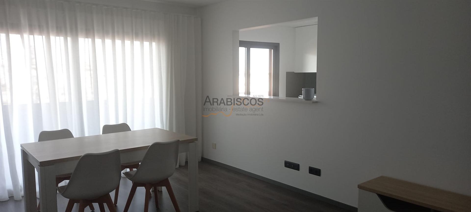 Apartamento T2 - 2 Suites - Garagem Box - Varandas - Portimão