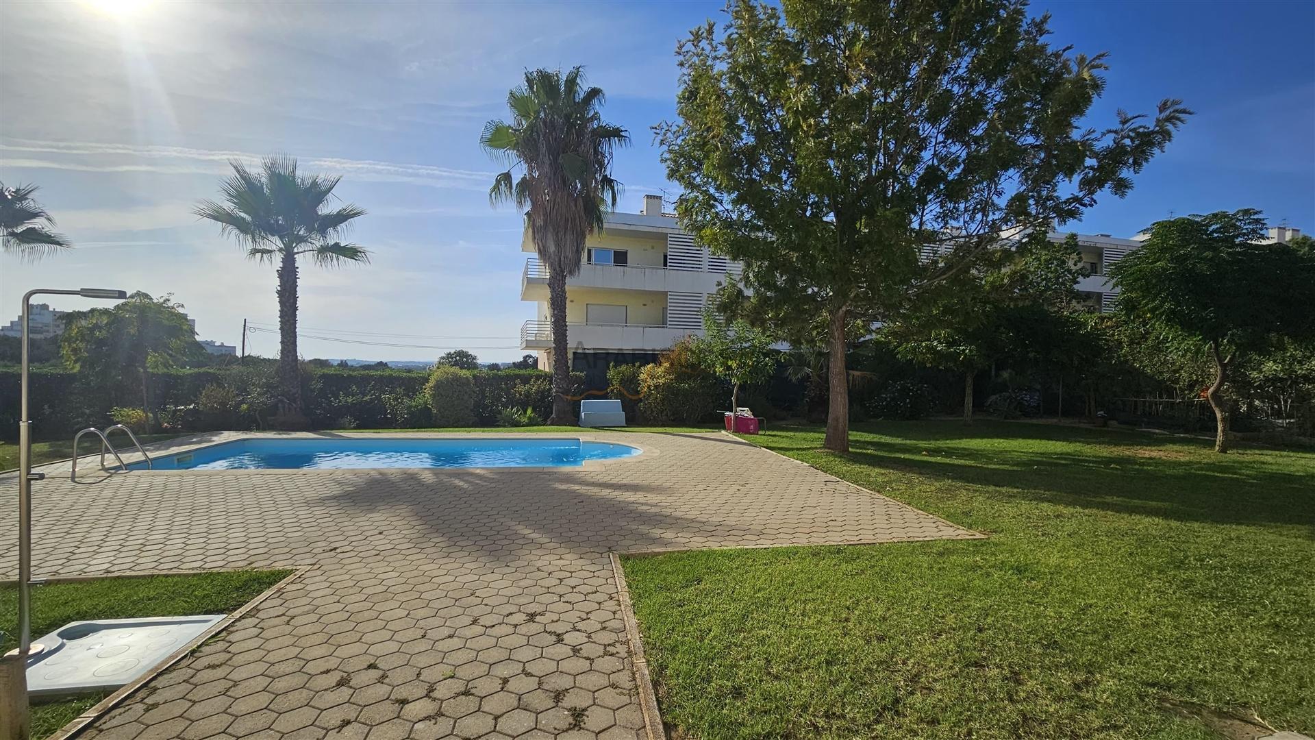 Apartamento - T4 - Remodelado - Varandas - 2 Garagem Box - Piscina - Alvor - Algarve