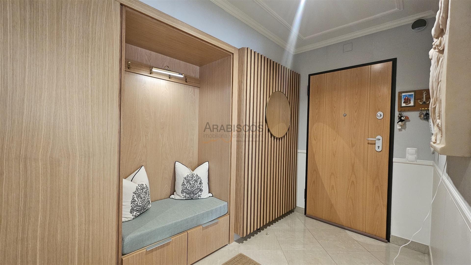 Apartamento - T4 - Remodelado - Varandas - 2 Garagem Box - Piscina - Alvor - Algarve
