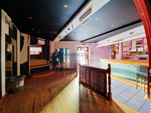 Moradia T3 - Zona ARU - Art Déco - Apartamento T3 - Loja - Centro de Portimão - Algarve