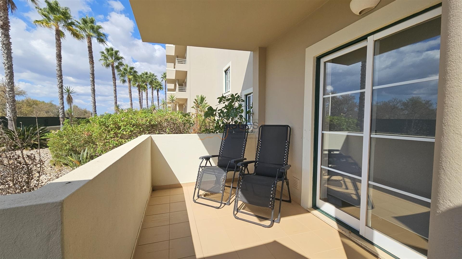 Arrendamento Anual - Apartamento T1 - condominio fechado - piscina - lugar garagem - Portimão