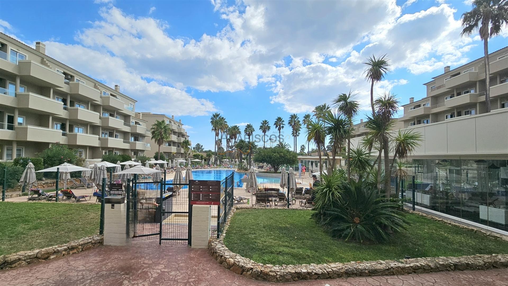 Arrendamento Anual - Apartamento T1 - condominio fechado - piscina - lugar garagem - Portimão