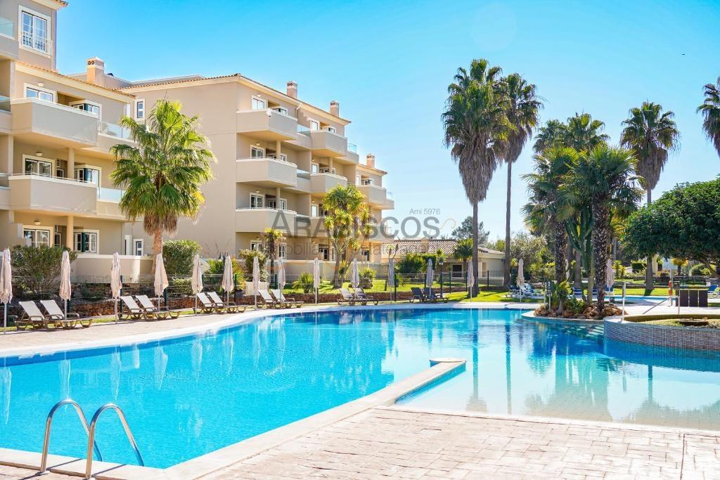 Arrendamento Anual - Apartamento T1 - condominio fechado - piscina - lugar garagem - Portimão