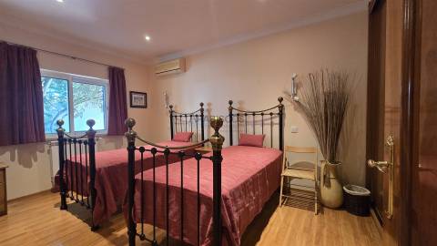 Moradia Isolada T5 - Piscina Aquecida - Jardim - Gargem - Anexo T2 - Urbanização St. António - Alvor