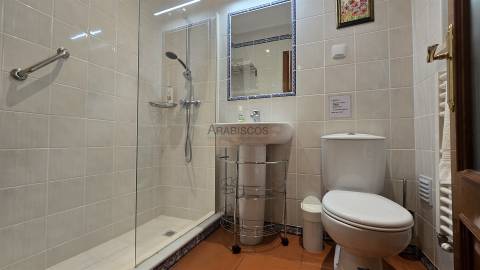 Moradia Isolada T5 - Piscina Aquecida - Jardim - Gargem - Anexo T2 - Urbanização St. António - Alvor