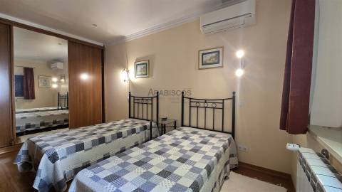 Moradia Isolada T5 - Piscina Aquecida - Jardim - Gargem - Anexo T2 - Urbanização St. António - Alvor
