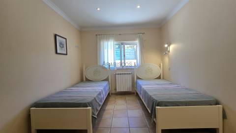 Moradia Isolada T5 - Piscina Aquecida - Jardim - Gargem - Anexo T2 - Urbanização St. António - Alvor