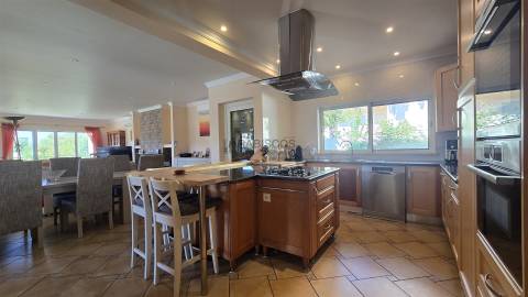 Moradia Isolada T5 - Piscina Aquecida - Jardim - Gargem - Anexo T2 - Urbanização St. António - Alvor