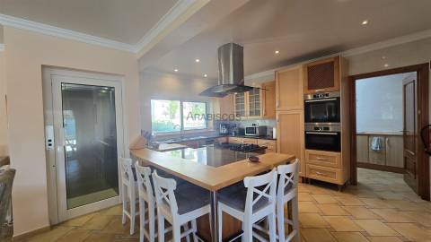 Moradia Isolada T5 - Piscina Aquecida - Jardim - Gargem - Anexo T2 - Urbanização St. António - Alvor