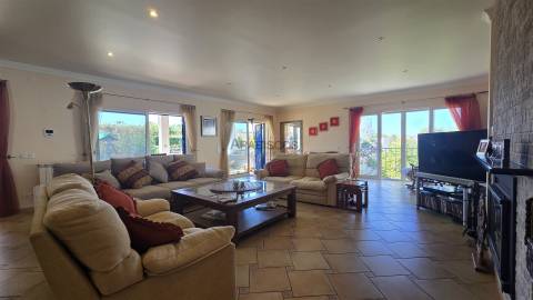 Moradia Isolada T5 - Piscina Aquecida - Jardim - Gargem - Anexo T2 - Urbanização St. António - Alvor