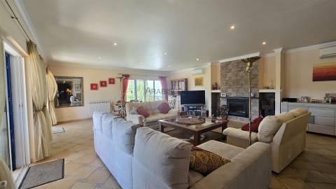 Moradia Isolada T5 - Piscina Aquecida - Jardim - Gargem - Anexo T2 - Urbanização St. António - Alvor