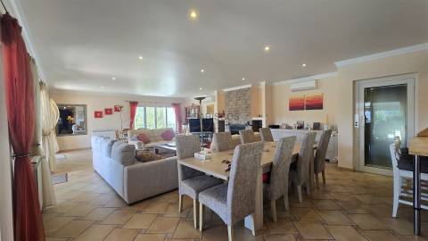 Moradia Isolada T5 - Piscina Aquecida - Jardim - Gargem - Anexo T2 - Urbanização St. António - Alvor