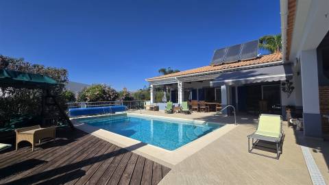 Moradia Isolada T5 - Piscina Aquecida - Jardim - Gargem - Anexo T2 - Urbanização St. António - Alvor