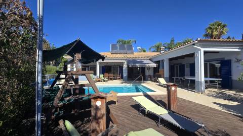 Moradia Isolada T5 - Piscina Aquecida - Jardim - Gargem - Anexo T2 - Urbanização St. António - Alvor