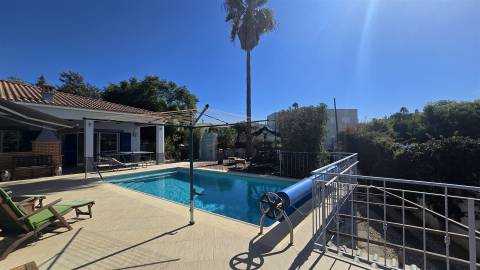 Moradia Isolada T5 - Piscina Aquecida - Jardim - Gargem - Anexo T2 - Urbanização St. António - Alvor