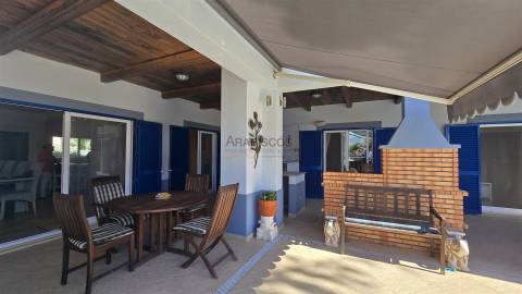 Moradia Isolada T5 - Piscina Aquecida - Jardim - Gargem - Anexo T2 - Urbanização St. António - Alvor