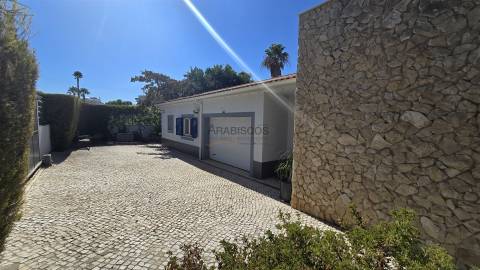 Moradia Isolada T5 - Piscina Aquecida - Jardim - Gargem - Anexo T2 - Urbanização St. António - Alvor