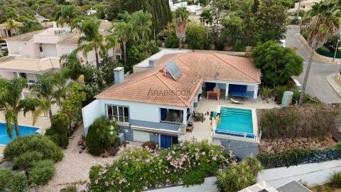 Moradia Isolada T5 - Piscina Aquecida - Jardim - Gargem - Anexo T2 - Urbanização St. António - Alvor