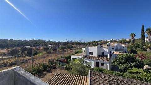 Moradia isoada T3 - Terraço - Carport coberto para 2 carros - jardim - Quinta Nova - Alvor