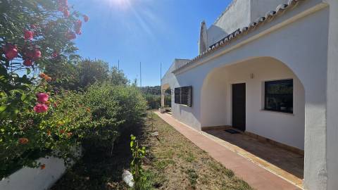 Moradia isoada T3 - Terraço - Carport coberto para 2 carros - jardim - Quinta Nova - Alvor