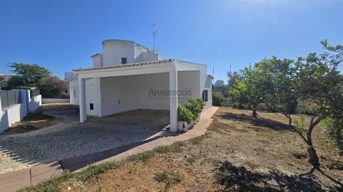 Moradia isoada T3 - Terraço - Carport coberto para 2 carros - jardim - Quinta Nova - Alvor