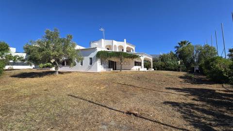 Moradia isoada T3 - Terraço - Carport coberto para 2 carros - jardim - Quinta Nova - Alvor